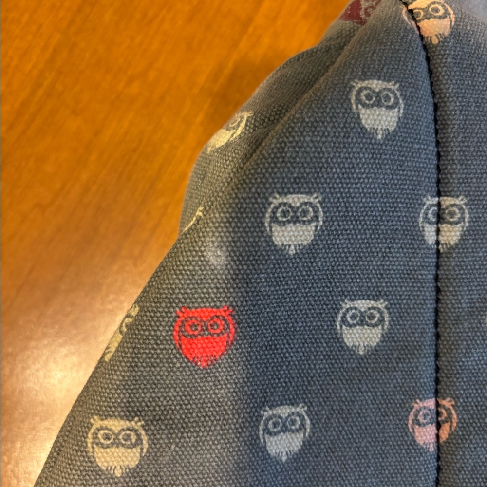 Green KAVU Owl Print Sling Bag - Picture 3 of 4